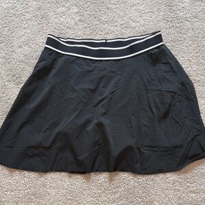 Peter Millar Black Skirt with White Trim Size Medium - like new